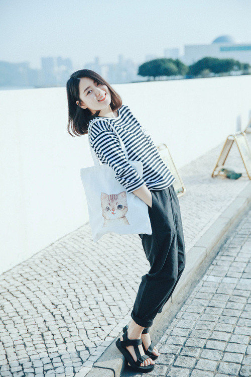 台球比赛现场表演精彩纷呈，观众久久不愿离去，台球比赛简单规则